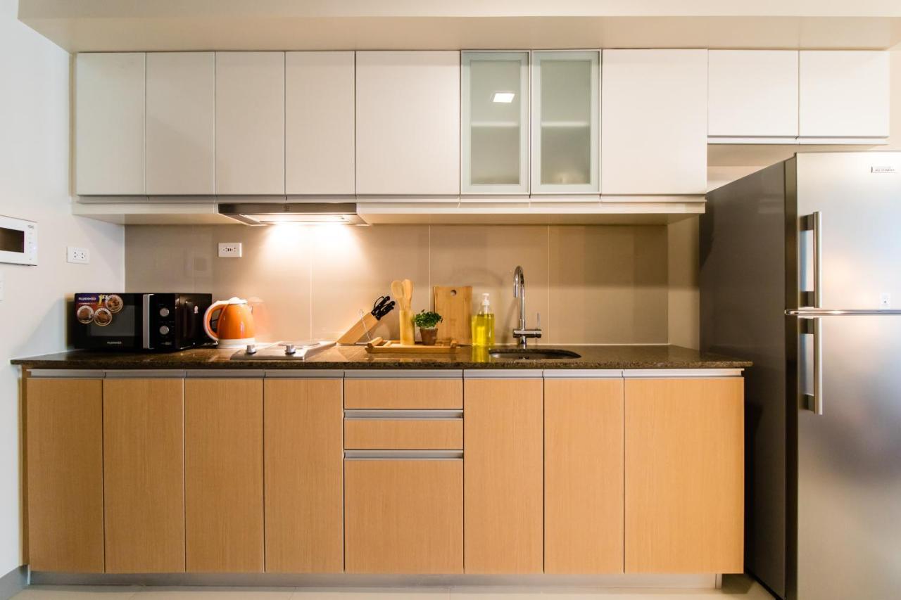 One Uptown Residence Bgc Pateros Екстериор снимка